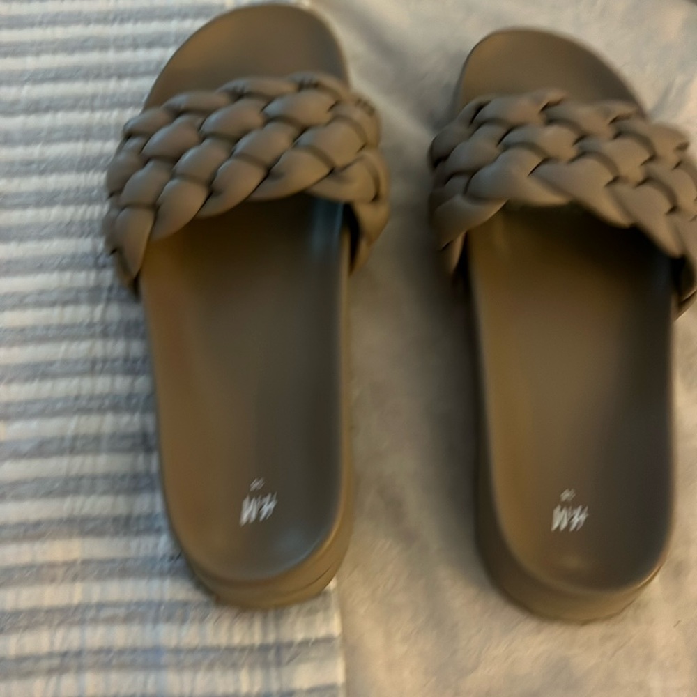 H & M sandals
